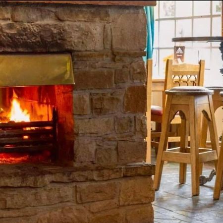 The Three Way Inn Енискилен Екстериор снимка